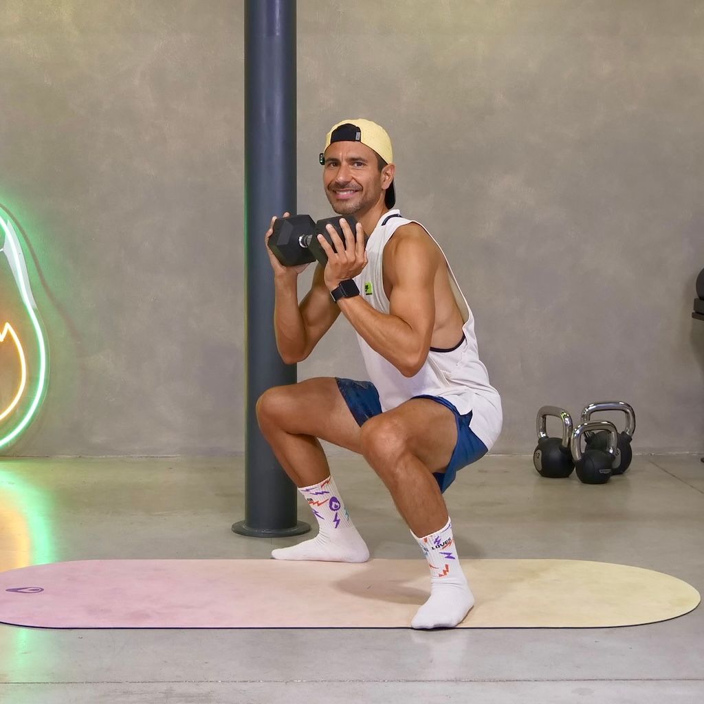 Davide in squat con un manubrio